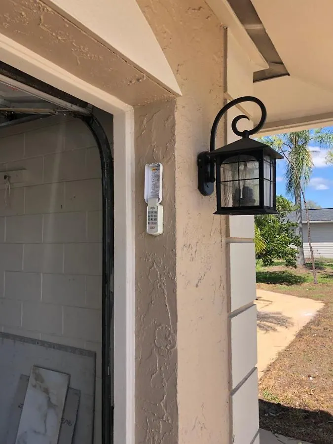 Ferienhaus Villa Cheerful 3 Bed House In A Cul- De-Sac! Tampa